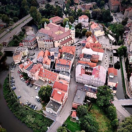 Apartament W Centrum Miasta Z Darmowym Parkingiem Dla Dwojga -Apartamenty Pod Zlotym Lwem Klodzko Bagian luar foto
