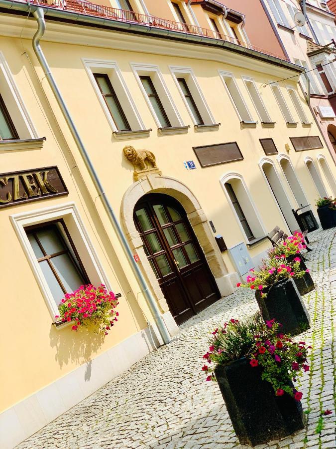 Apartament W Centrum Miasta Z Darmowym Parkingiem Dla Dwojga -Apartamenty Pod Zlotym Lwem Klodzko Bagian luar foto